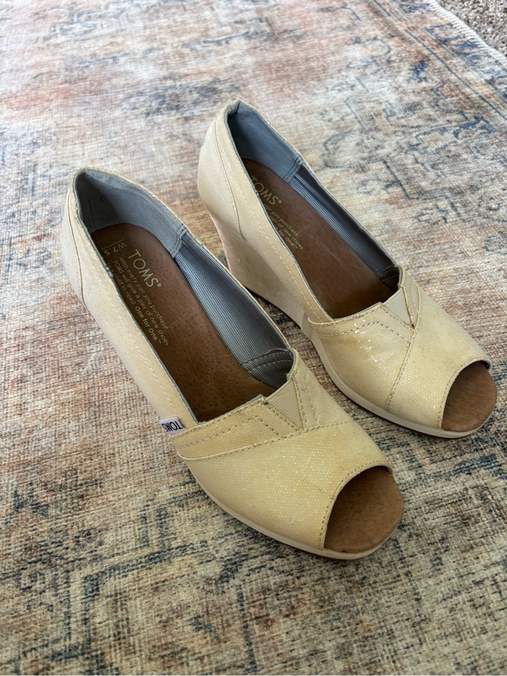TOMS Women's Cream Glitter Peep-Toe Wedge Shoes - Picture 3 of 16